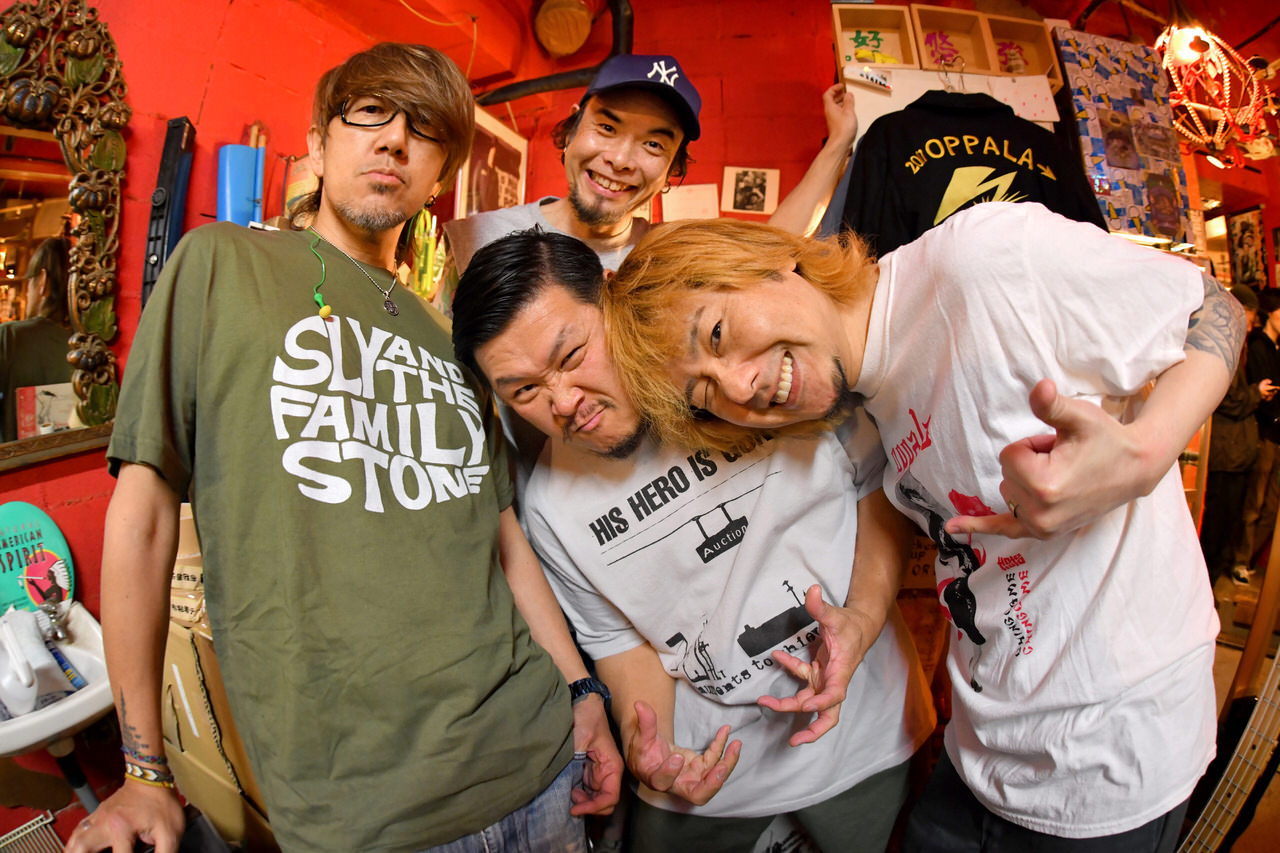 Ken Yokoyama(Band) OFFICIAL SITE | 横山健 (Gt&Vo)、南英紀 (Gt