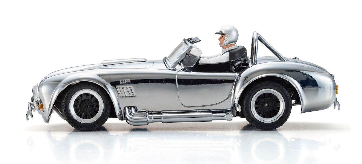 京商からRCカー「シェルビー コブラ」2種が登場。このメタル感が