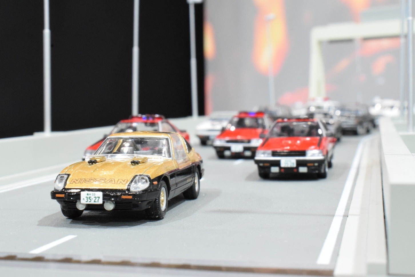 ミニカーを箱から出そう！ トミーテックのジオラマ&ディスプレイ台が