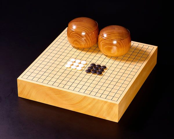 ☆美品☆ 美品 碁盤 本榧足付き(桐蓋、布盤覆い