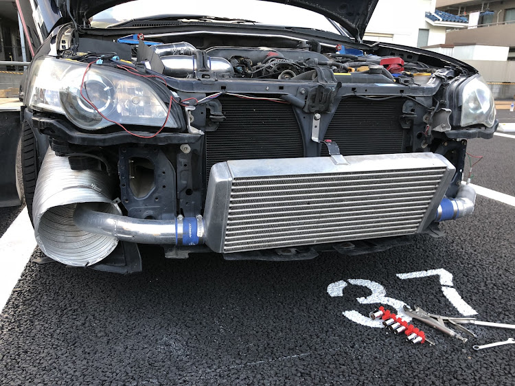レガシィB4のDIY・前置きインタークーラーに関するカスタム事例｜車の