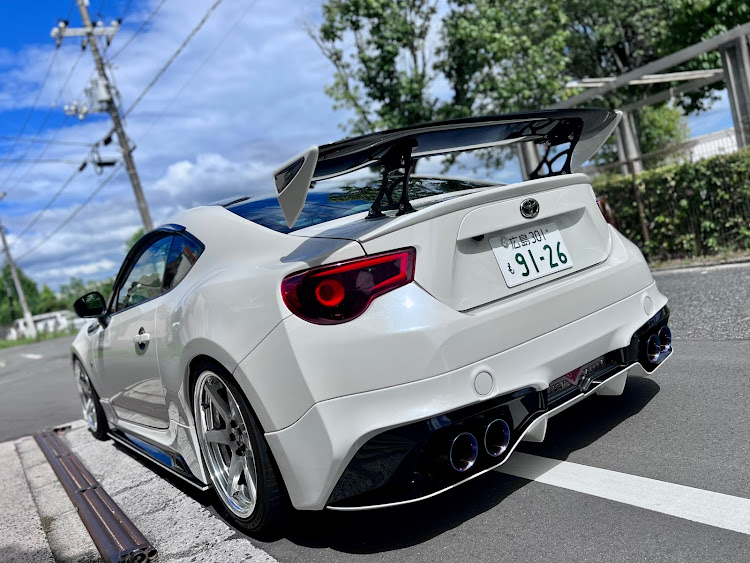 86のRasty GTウイング・グラージオトランクスポイラー・塗り分け塗装