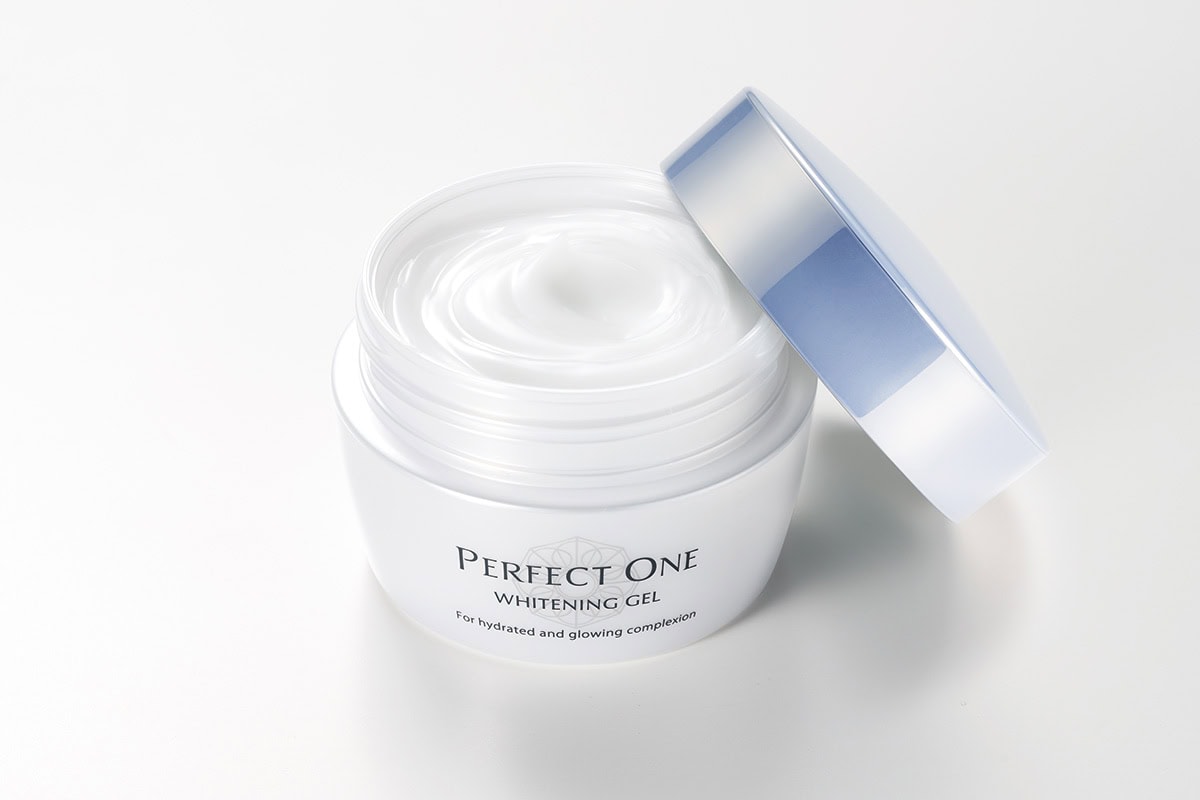 神崎恵さんの晩夏の乾燥くすみ対策】 美白オールインワンジェルで輝く