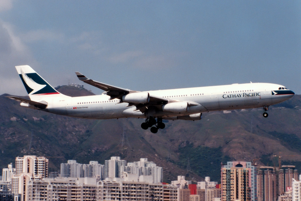航空機・ヘリコプター CATHAY PACIFIC AIRBUS A-330-300 航空機