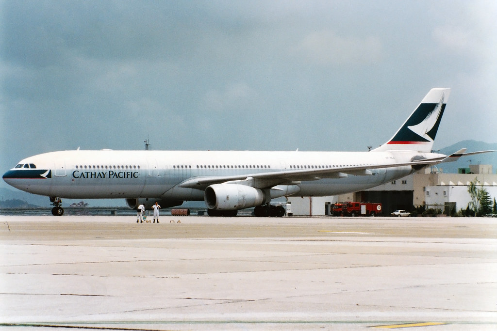 航空機・ヘリコプター CATHAY PACIFIC AIRBUS A-330-300 航空機