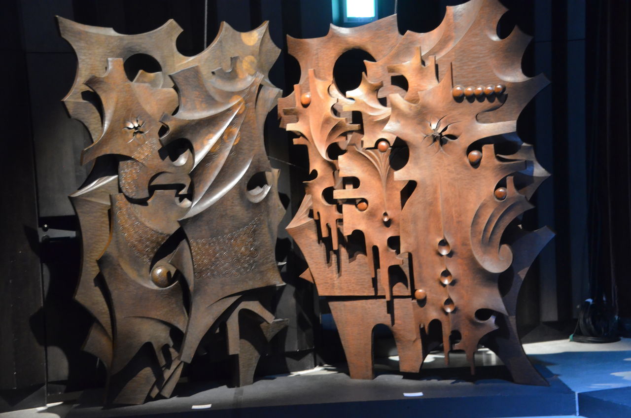 大町市 木彫家高橋貞夫さんの大型の木彫作品展、森の月渡り、さくら