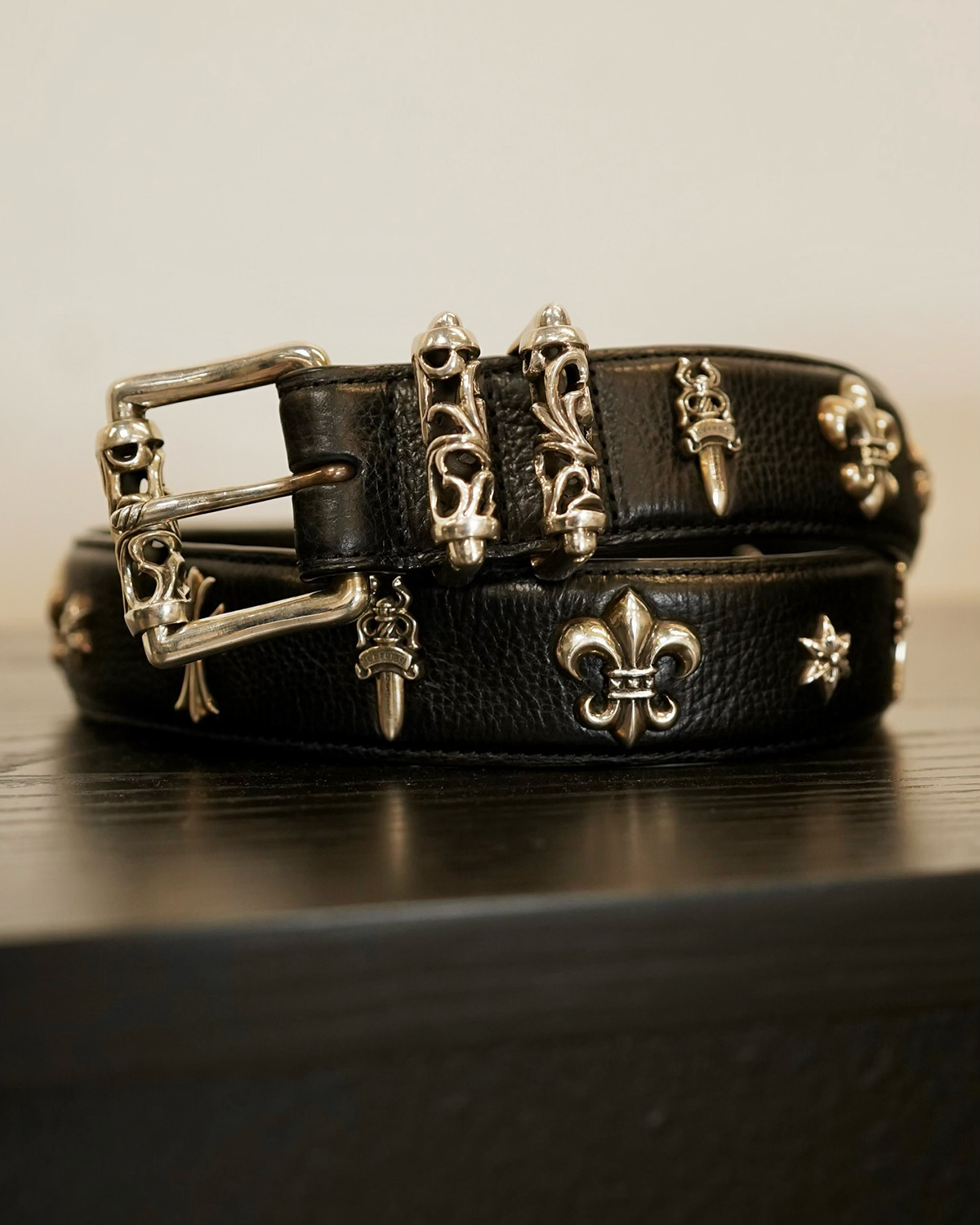 激レア】クロムハーツのマルチモチーフ・ローラーベルトをチェック