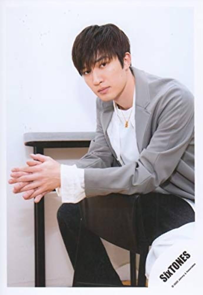 Amazon.co.jp: Six TONES 公式 生 写真（ジェシー）ST00290 : おもちゃ