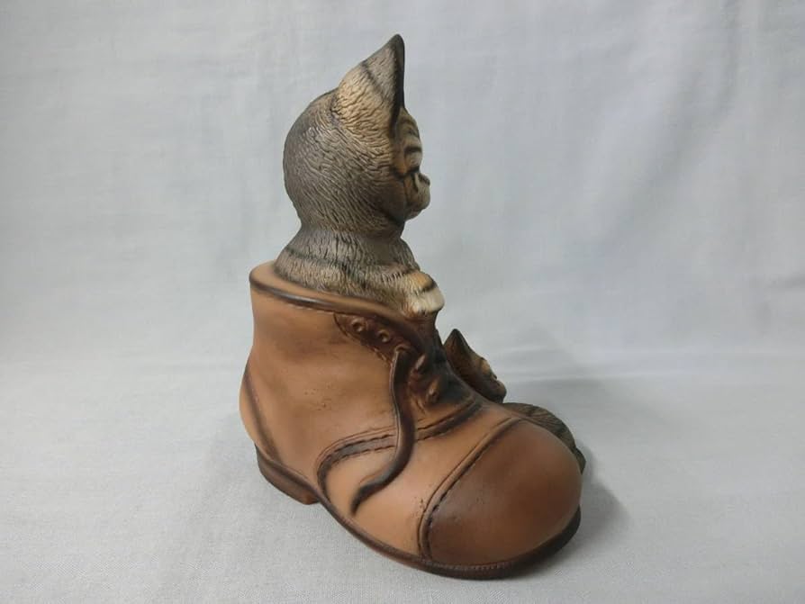 Amazon.co.jp: Demain ドマン 猫と靴 子猫 置物 陶器 HK osamu 高さ