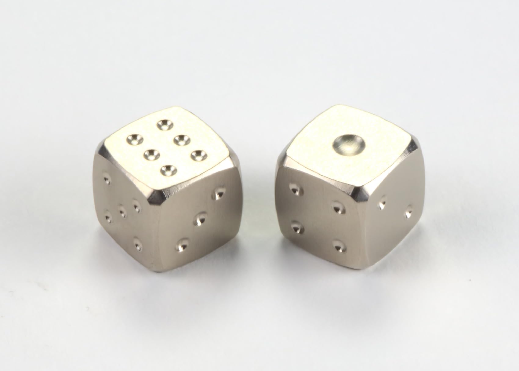 Amazon | 入曽精密 REAL EDGE 純国産商品 世界最速のサイコロ