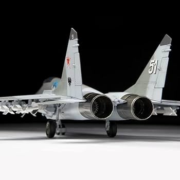 Amazon | ズベズダ 1/72 ソビエト軍 MIG 29S 9-13 戦闘機 プラモデル