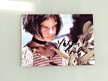 Amazon.co.jp: お宝…ナタリーポートマン直筆サイン入り2Lサイズ写真