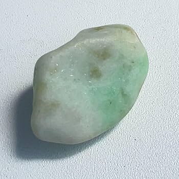 Amazon.co.jp: 翡翠原石糸魚川翡翠 原石 54g 天然石 鑑賞石 P