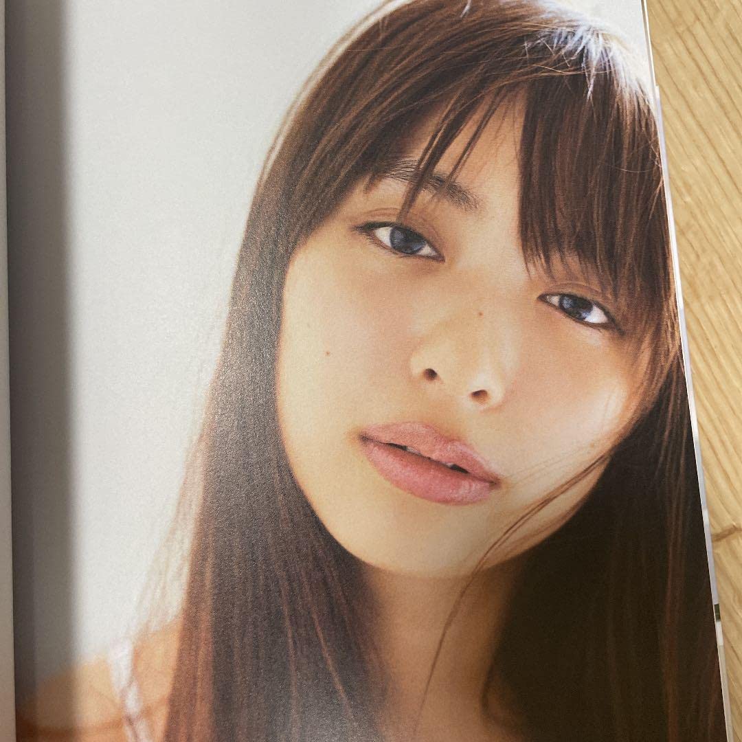 Amazon.co.jp: 直筆サイン入り内田理央写真集「だーりおのいっしゅう