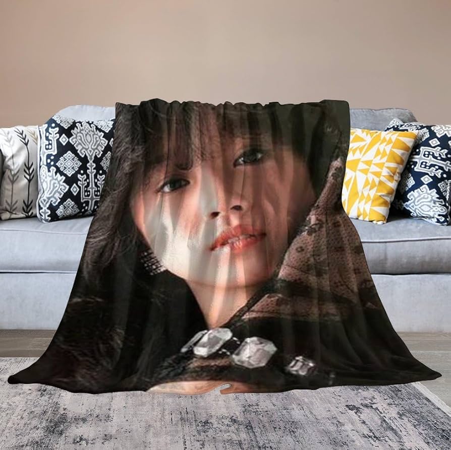 Amazon｜大判 毛布 中森明菜 (18) フランネル ブランケット 両面