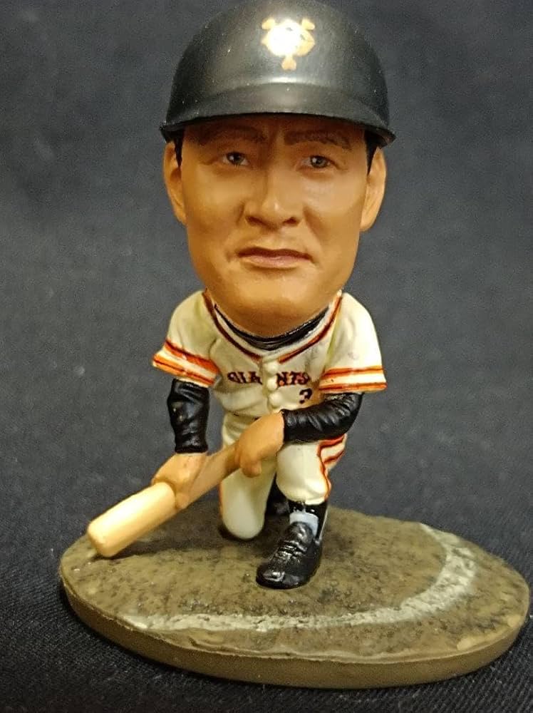 Amazon.co.jp: 長嶋茂雄 フィギュア 2個 ネクストバッターズサークル