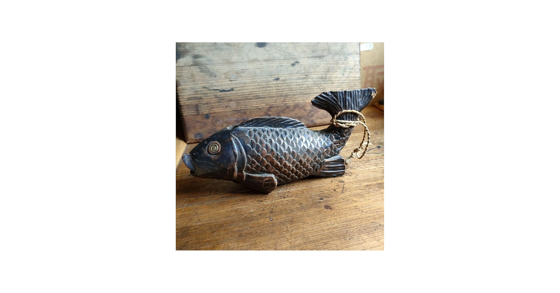 Amazon.co.jp: 囲炉裏 自在鉤 飾り 鯉 魚 木彫 古道具 : ホーム＆キッチン