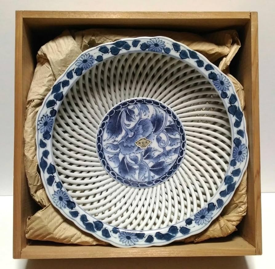 Amazon.co.jp: 有田焼 「透し編み目菓子鉢」 琴峰作 染付網牡丹 直径