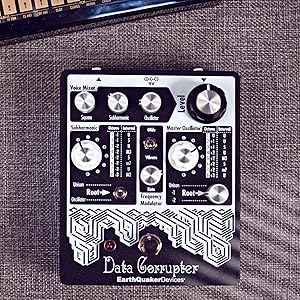 Amazon.com: Earthquaker Devices Data Corrupter Modulated