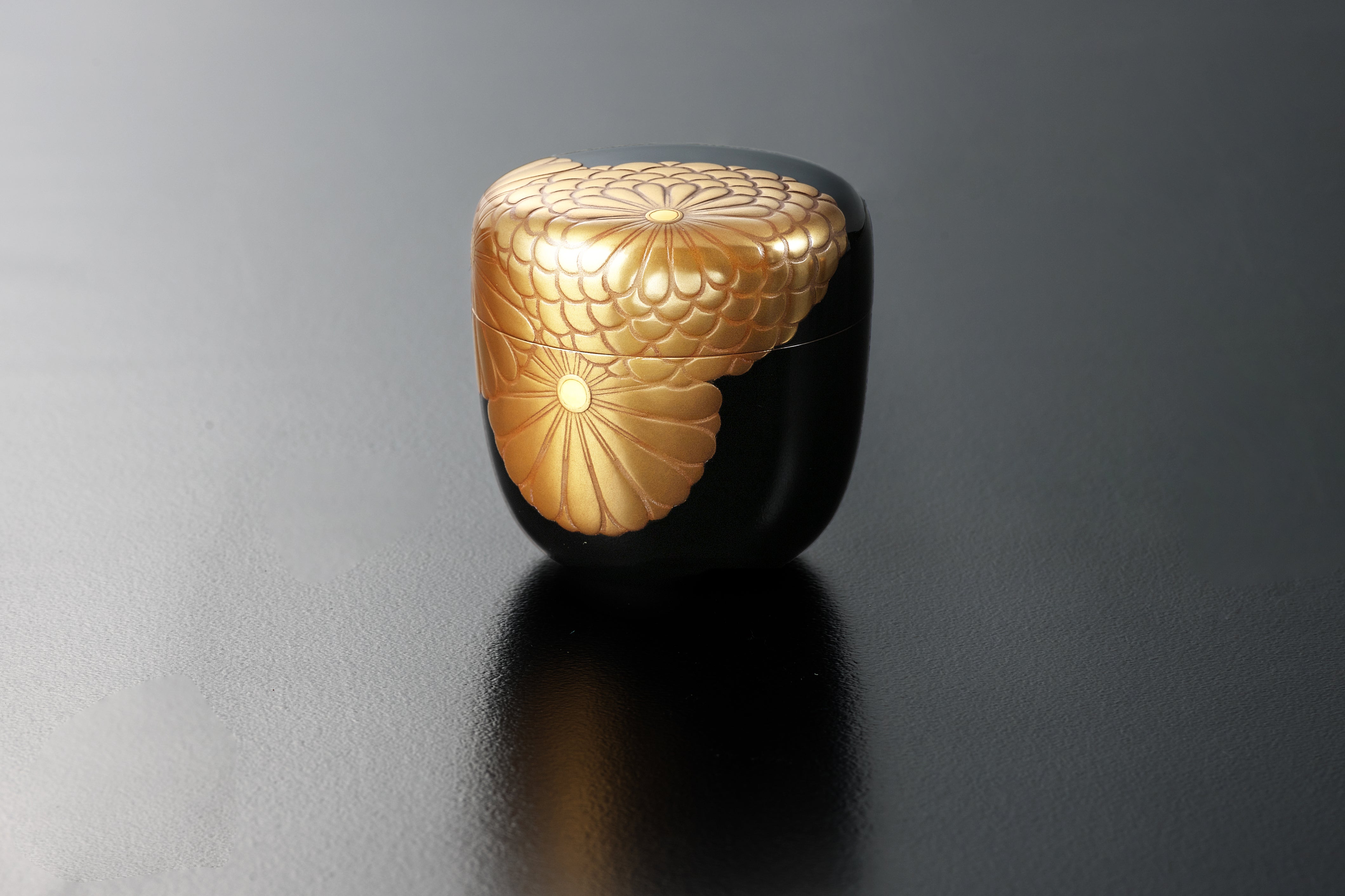 菊蒔絵大棗 – 山中塗作家 前端春斉