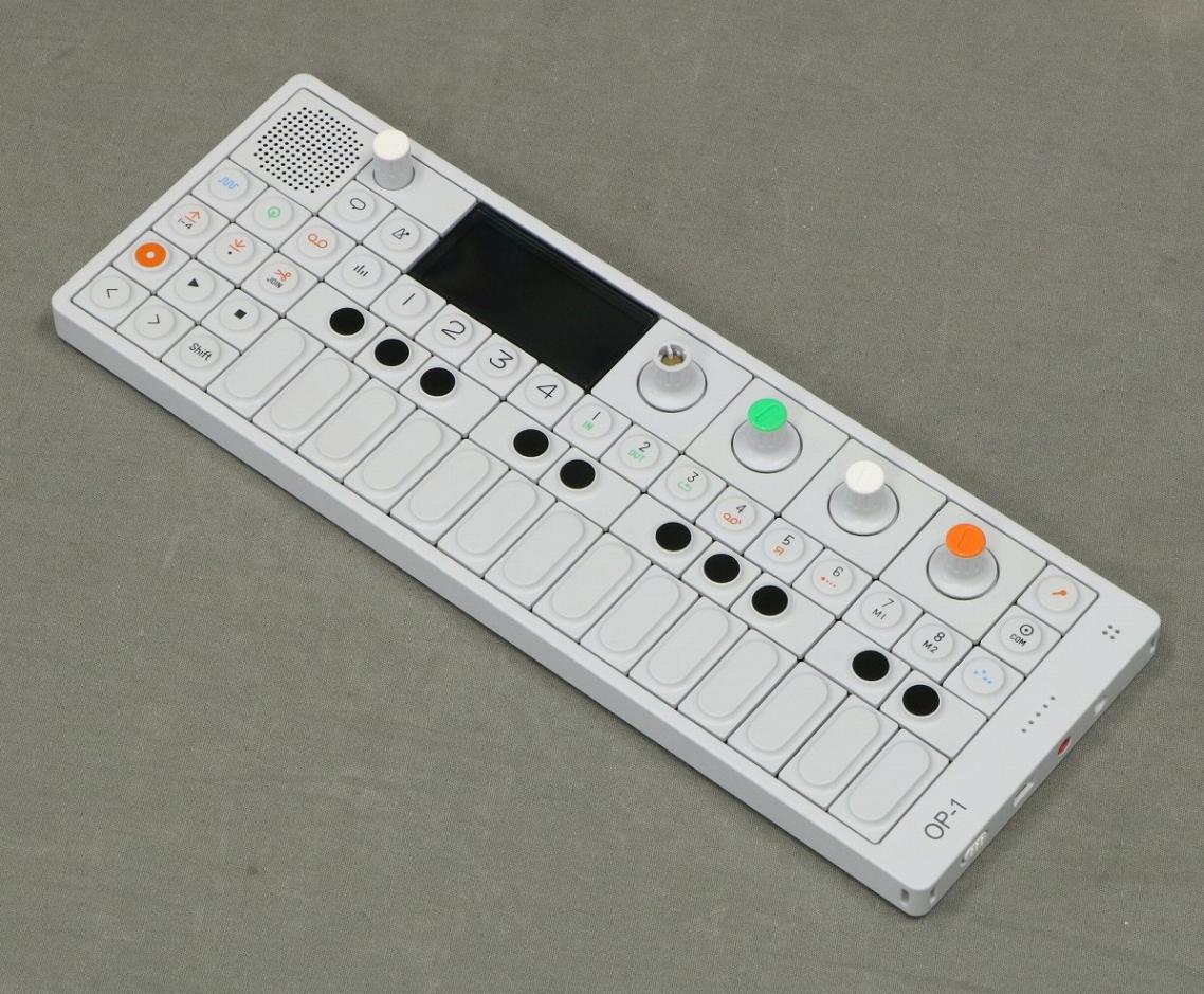 OP-1 Teenage Engineering シンセサイザー ホワイト teenage