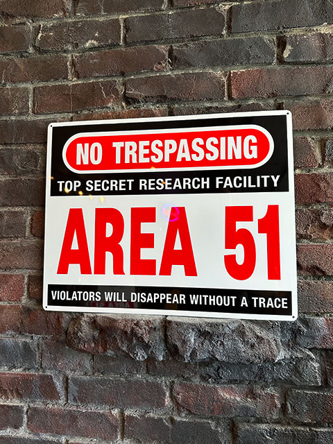 エリア51 警告看板 アルミサインボード （TOP SECRET）の通販・販売