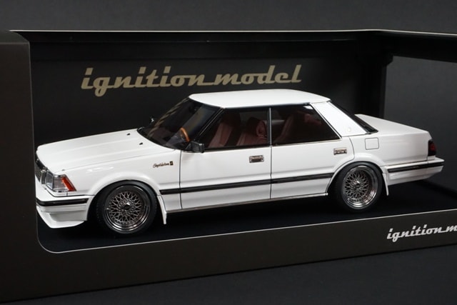 1/18 イグニッションモデル IG2054 トヨタ クラウン (120) 2.8 Royal