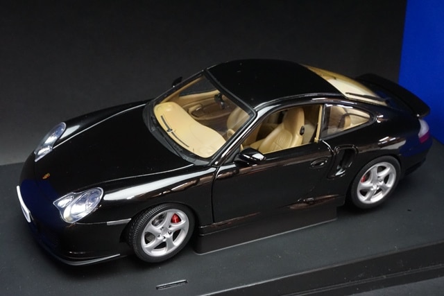 1/18 オートアート 77833 ポルシェ 911 ターボ (996) ブラック, Boost