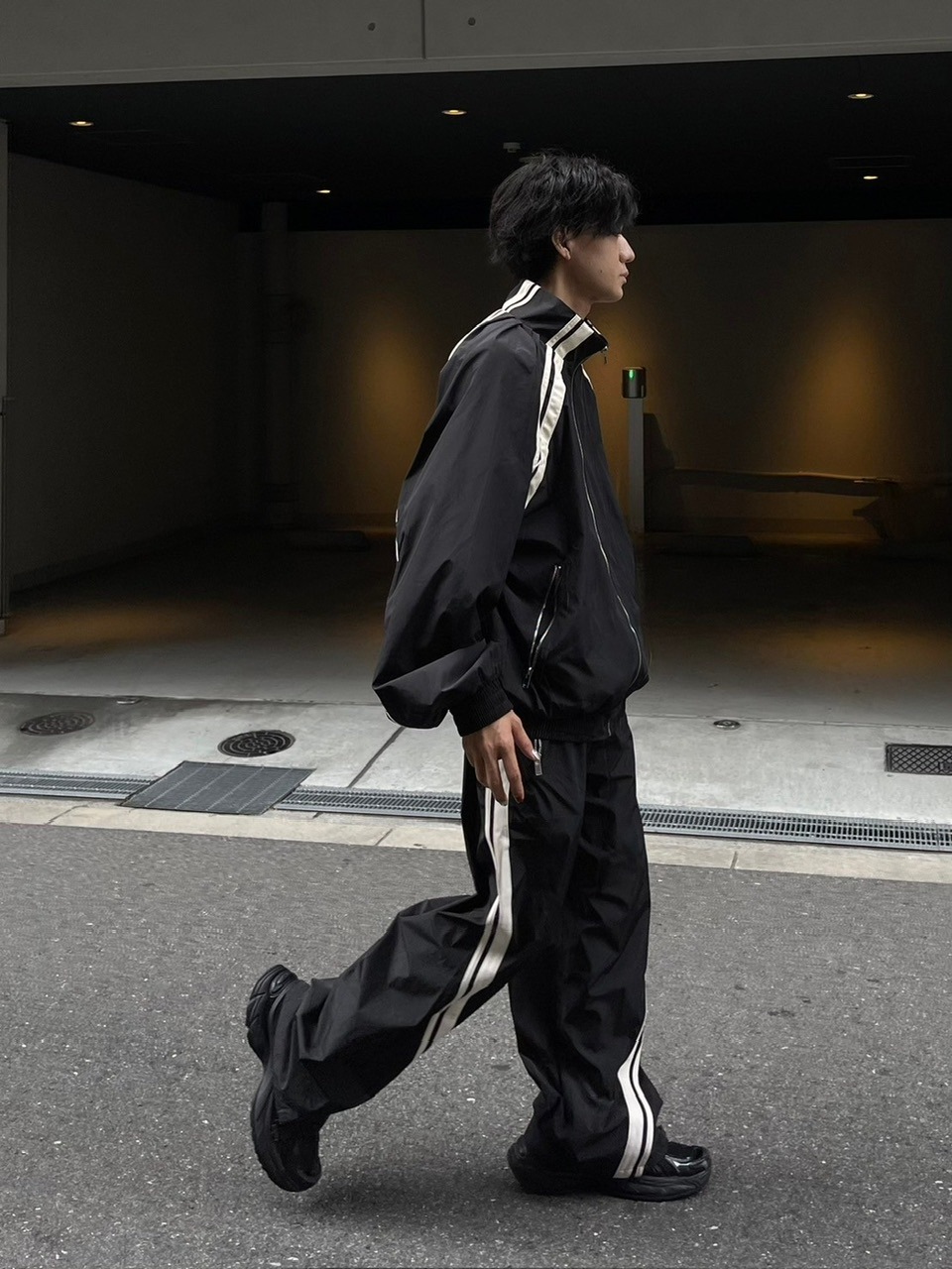Chikashitsu +】set up side line track pants (2color