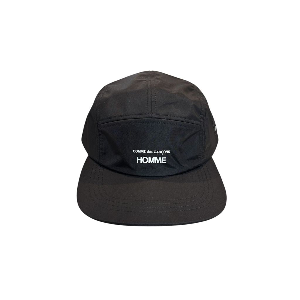 COMME des GARCONS HOMME BRIEFING」W-NAME CdG LOGO CAP – MAROON