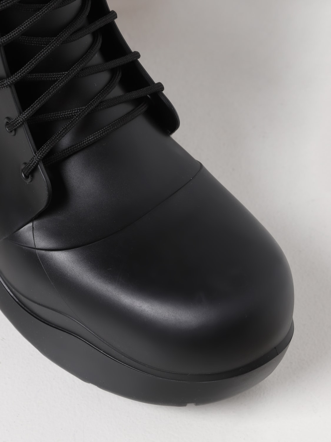 Bottega Veneta シューズ メンズ - ブラック | 716201V00P0 | GIGLIO.COM