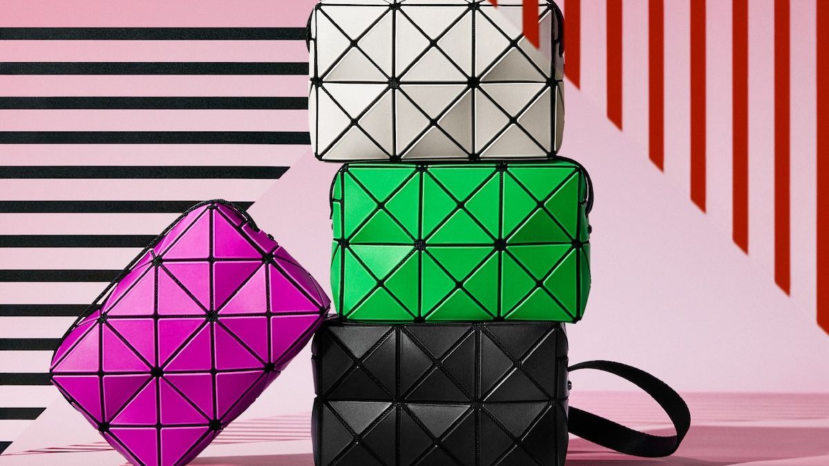 バオ バオ イッセイ ミヤケの新作バッグ。三角ピースのプレイフルな