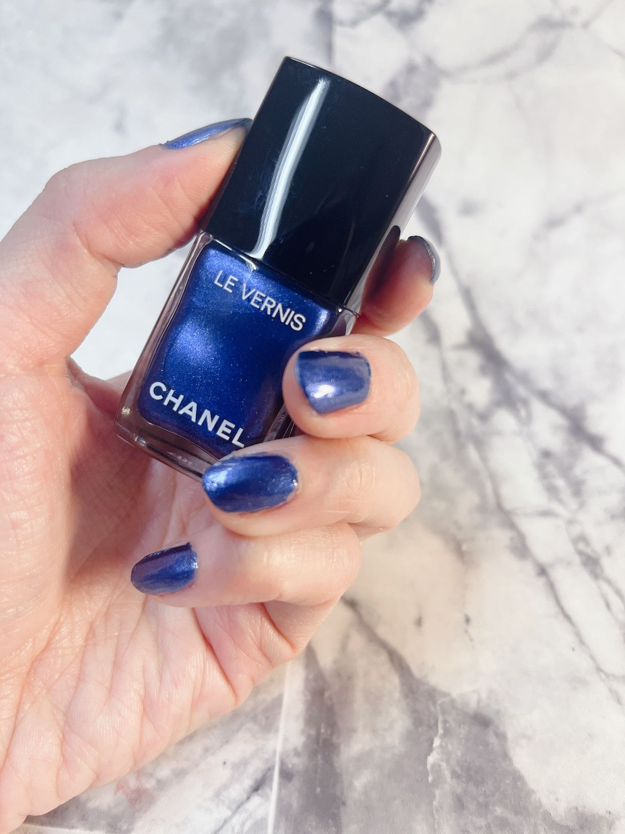 シャネルの限定色デニムカラーにトライ！ | Vogue Japan