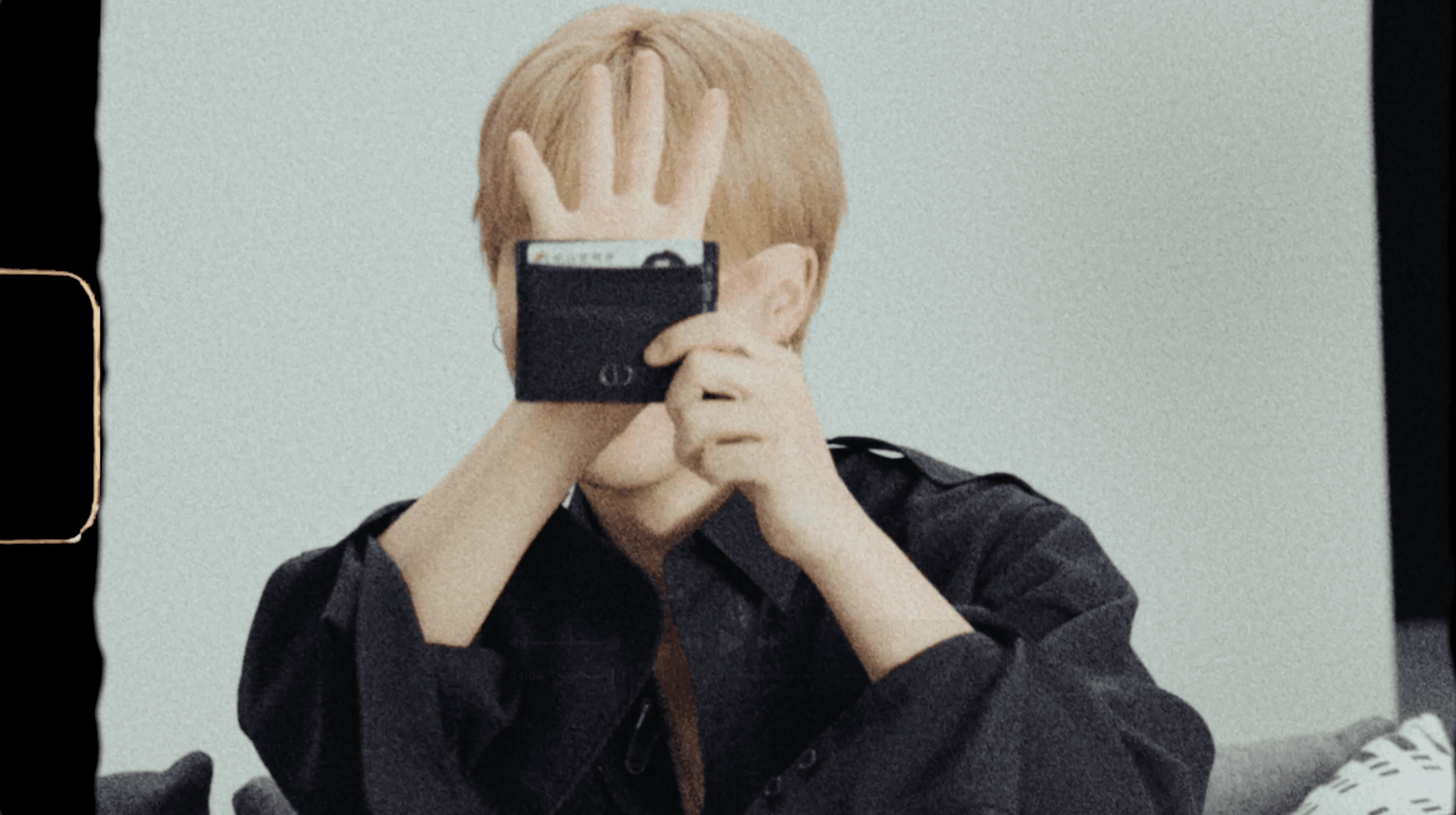 BTSのJIMINとJUNG KOOK、ミニマリストとマキシマリストのバッグの中身