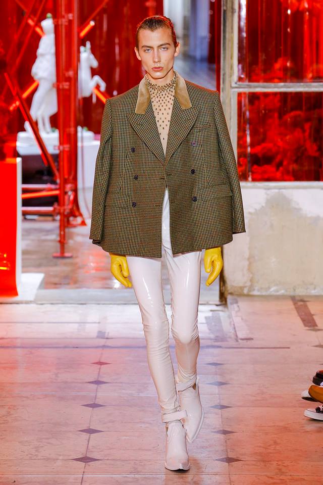 メゾン マルジェラ」メンズ初の“アーティザナル”ピースを展示販売