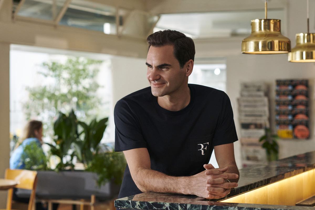 ユニクロ」がテニス選手ロジャー・フェデラーとコラボしたTシャツを