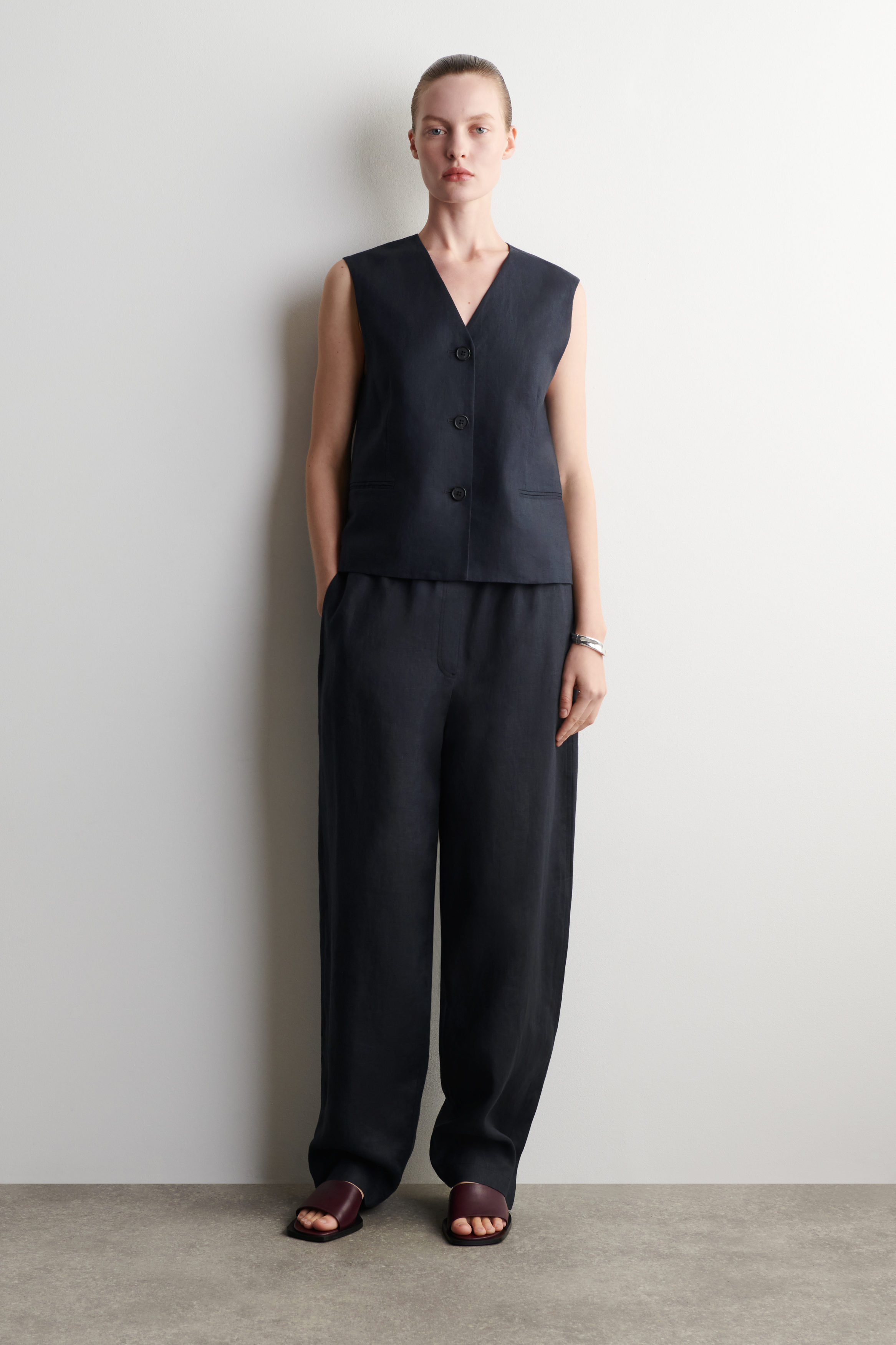 LINEN VEST - BLACK | COS US