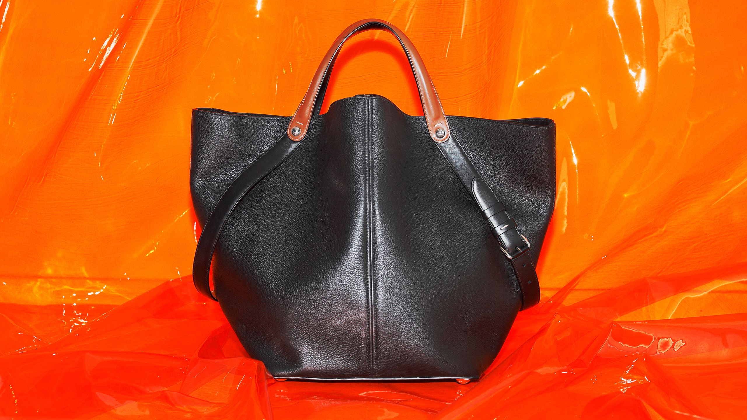 新たなモードを独創的に解釈するメゾン マルジェラ──特集：2025年春