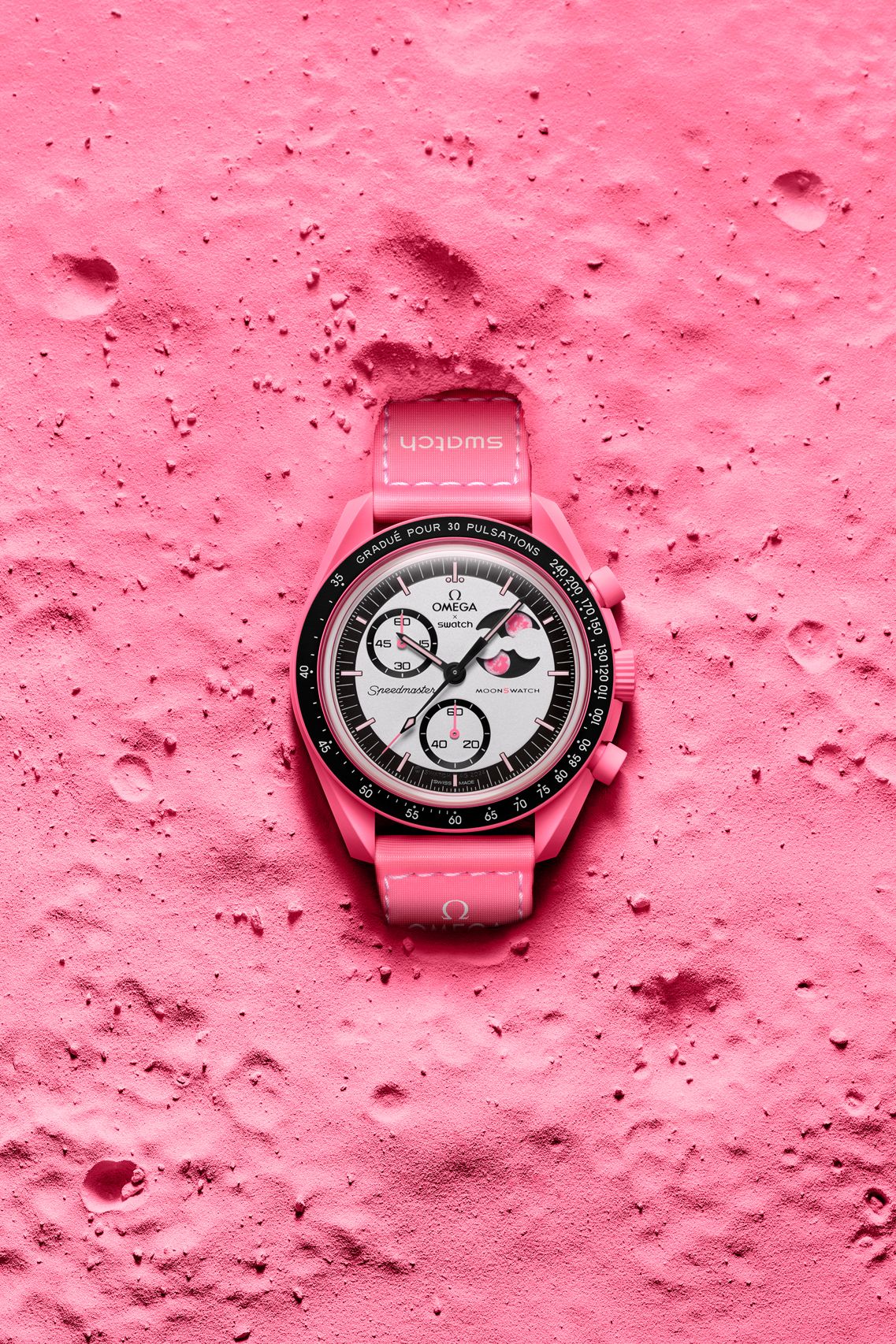 オメガ×スウォッチ、4月1日発売の新作はピンクムーンをオマージュ