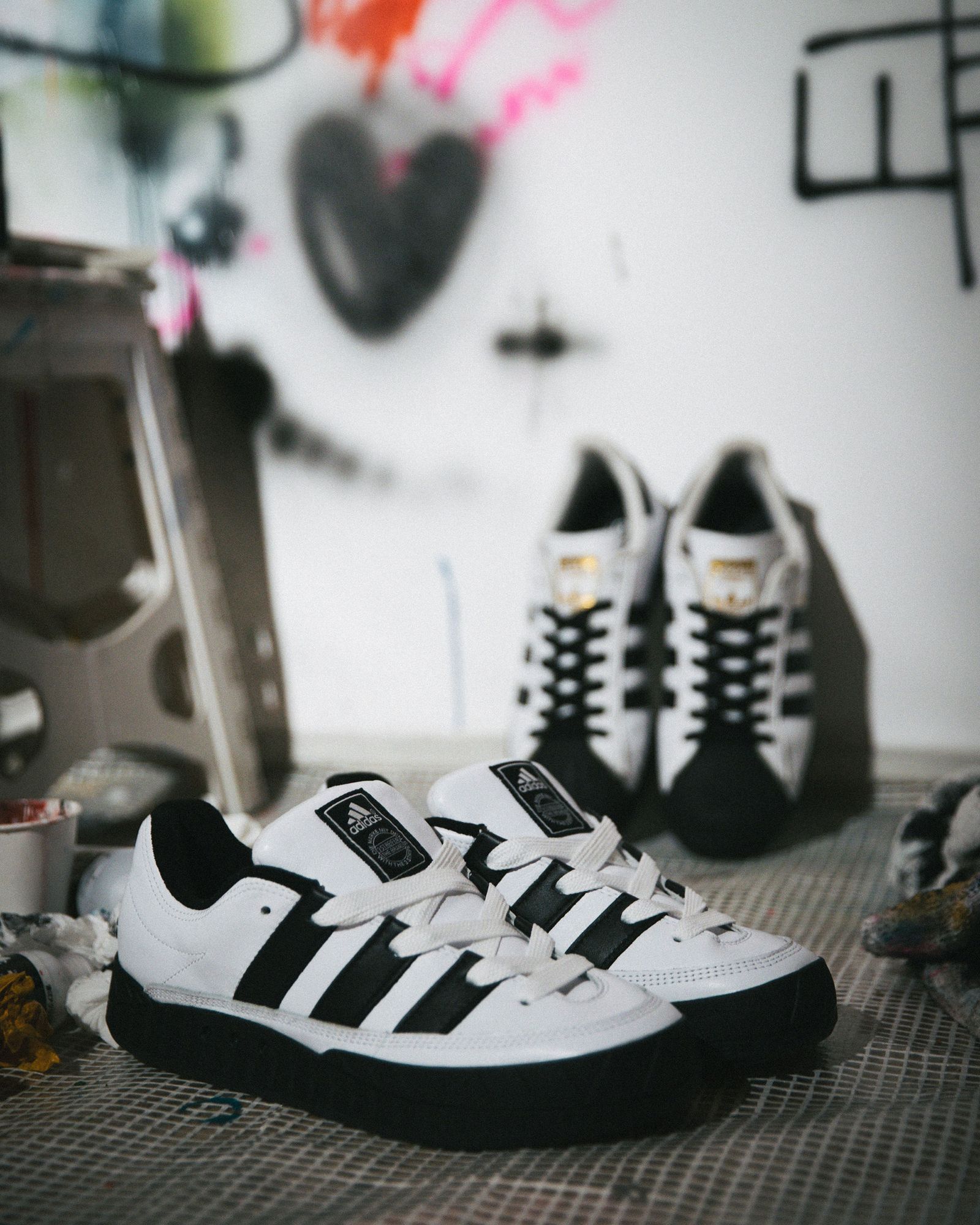 アディダス「アディマティック」の新作は、史上初のレザーアッパー