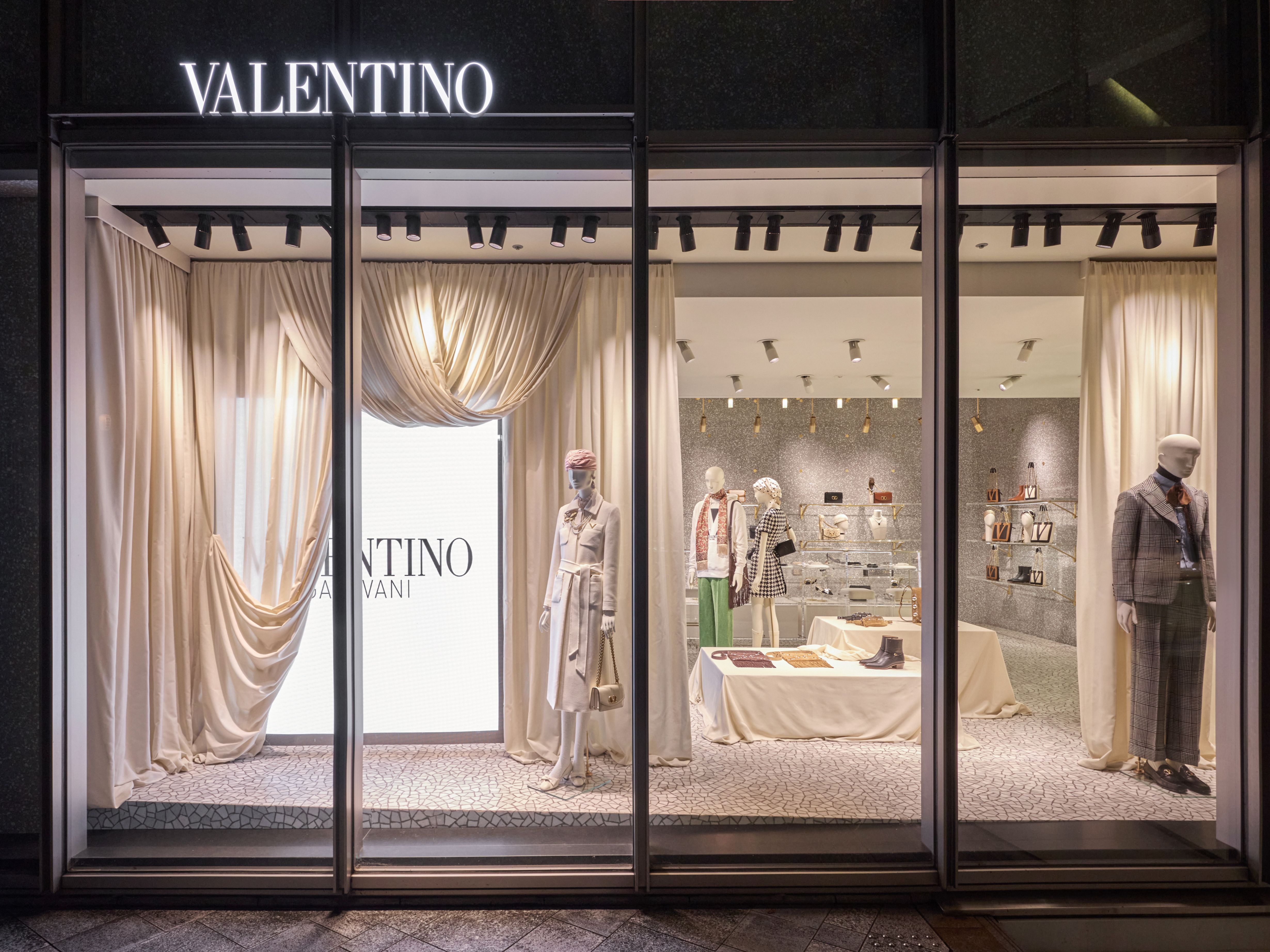 ヴァレンティノ表参道」で限定のインストアイベントが開催中 | GQ JAPAN