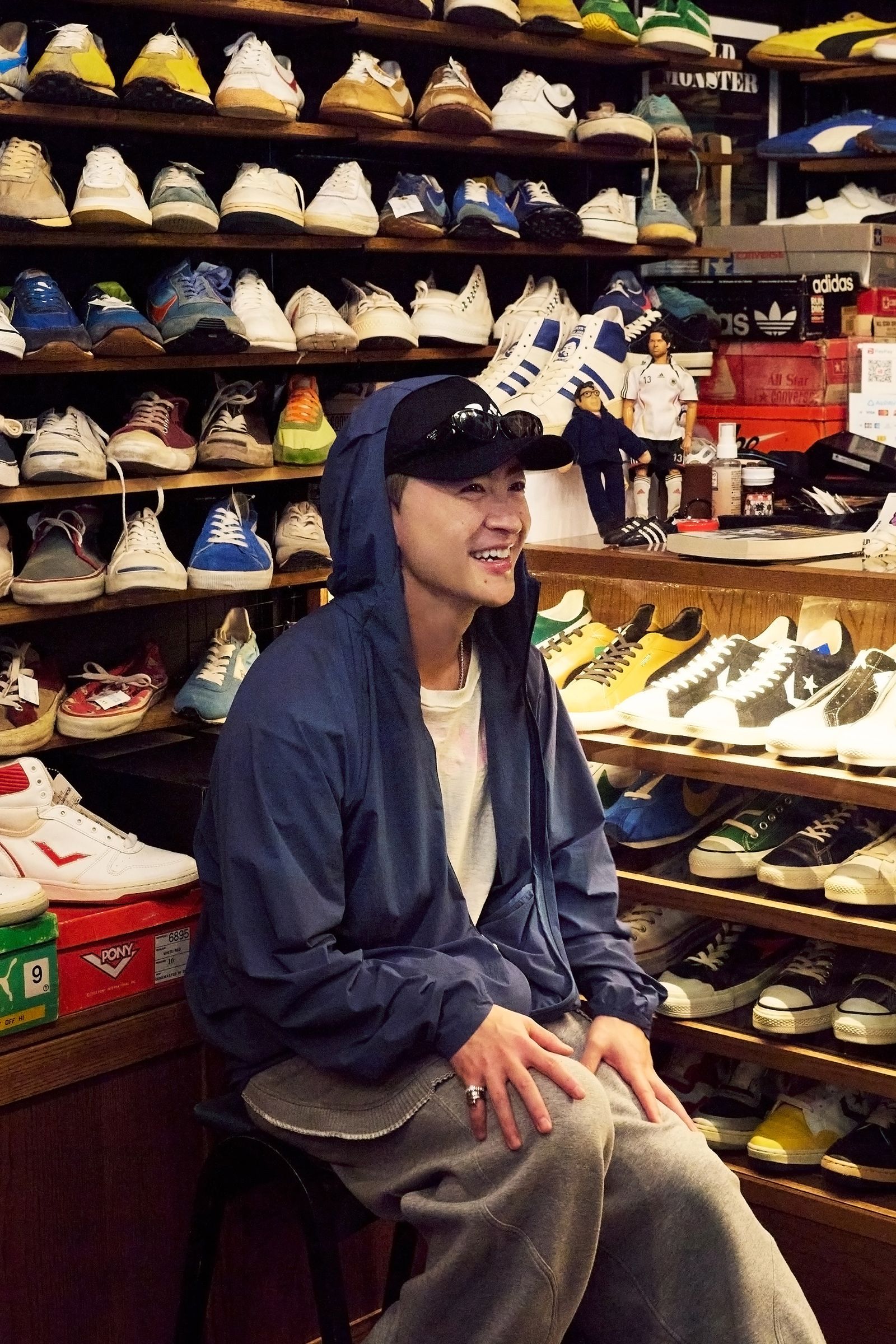 盟友・佐野玲於と、下北沢の老舗ショップでヴィンテージスニーカーを