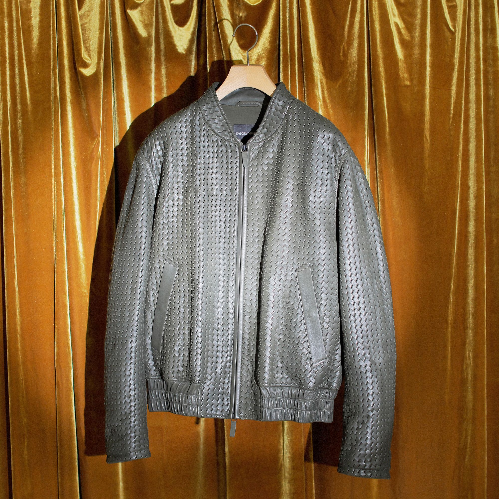 軽やかなレザーで、力強さを内包させたエンポリオ アルマーニ──特集