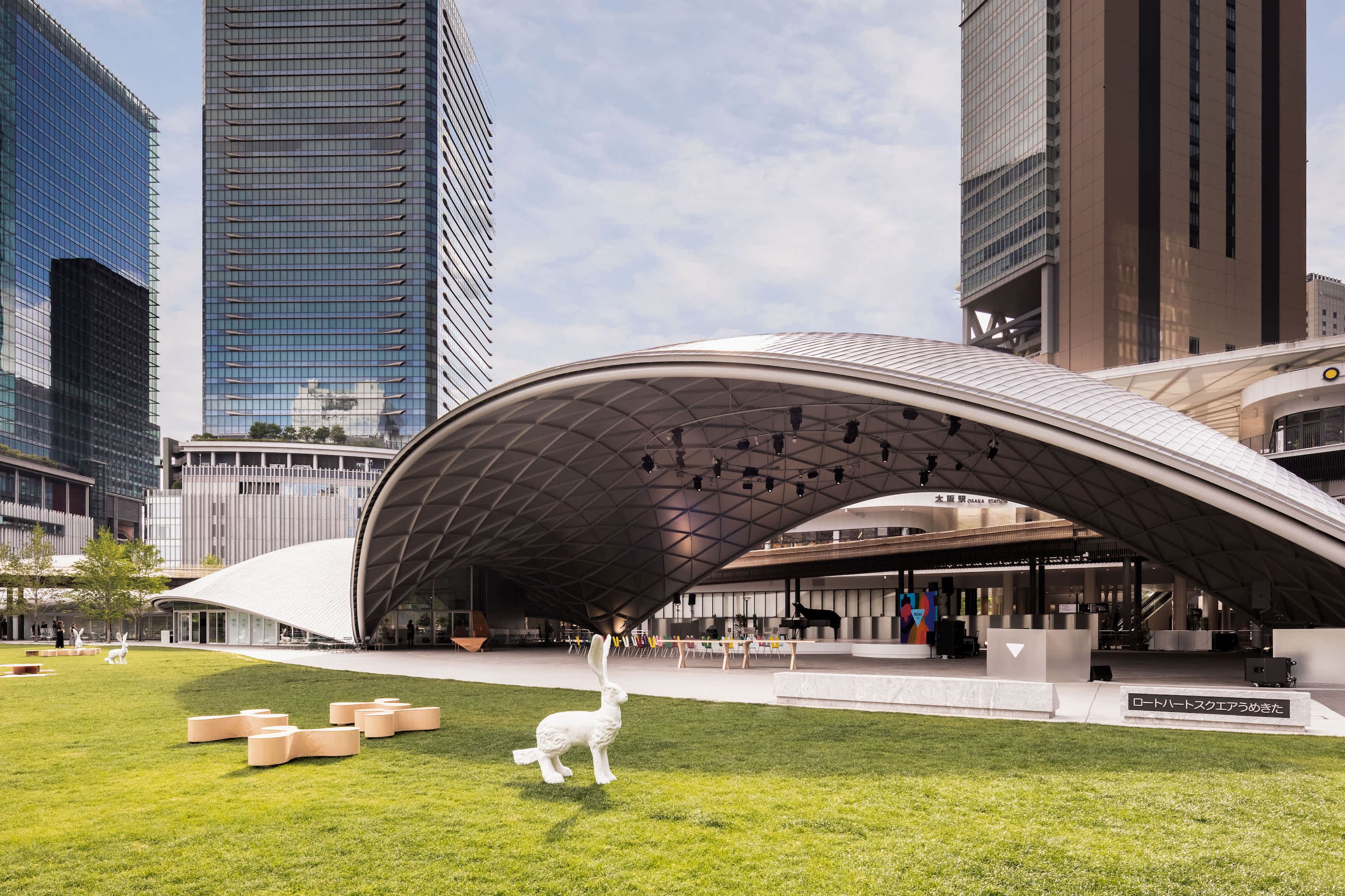 PRADA MODE 大阪」が開催中！大阪・うめきた公園で建築とアートと自然
