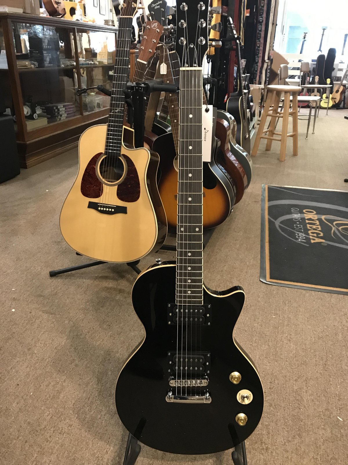 Donner Electric Guitar w/Case Black
