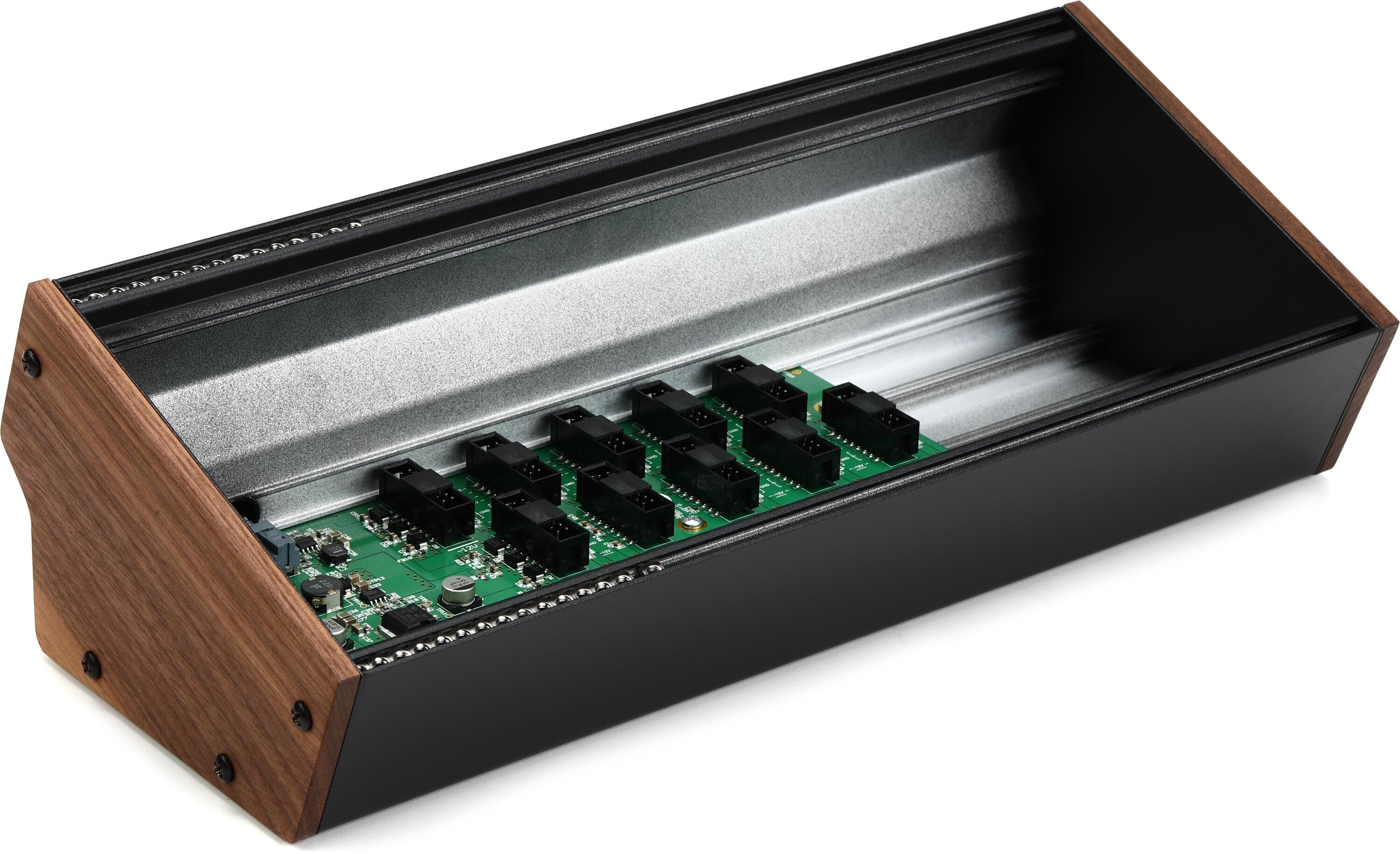 Moog 60HP Powered Eurorack Case | Sweetwater