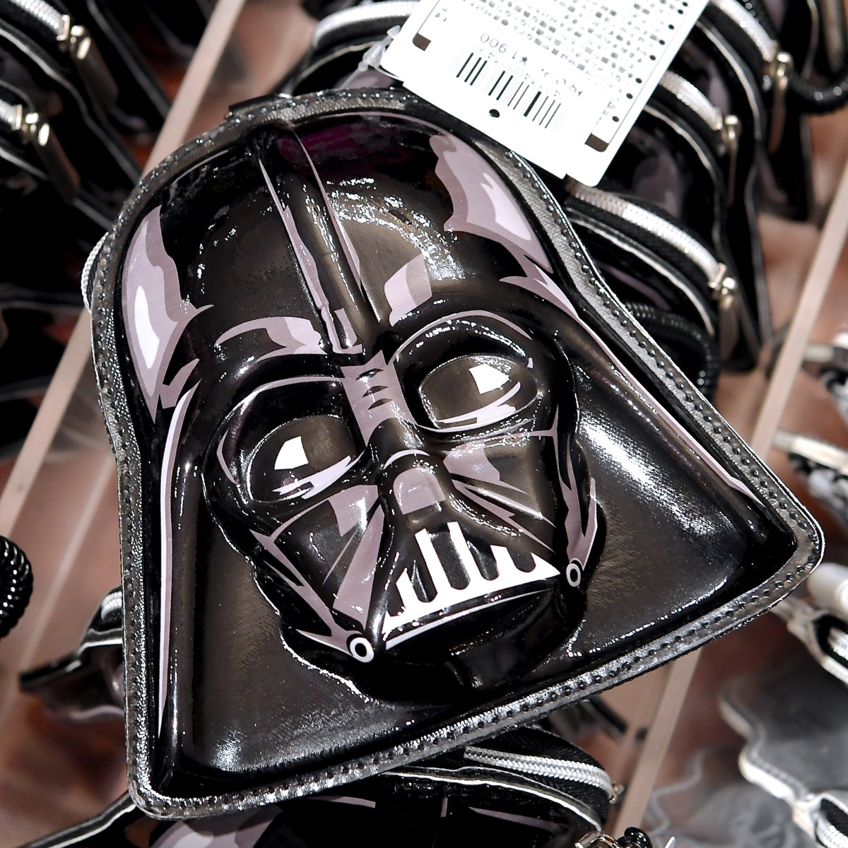 ダース・ベイダーたちの立体感のあるダイカットデザイン！東京