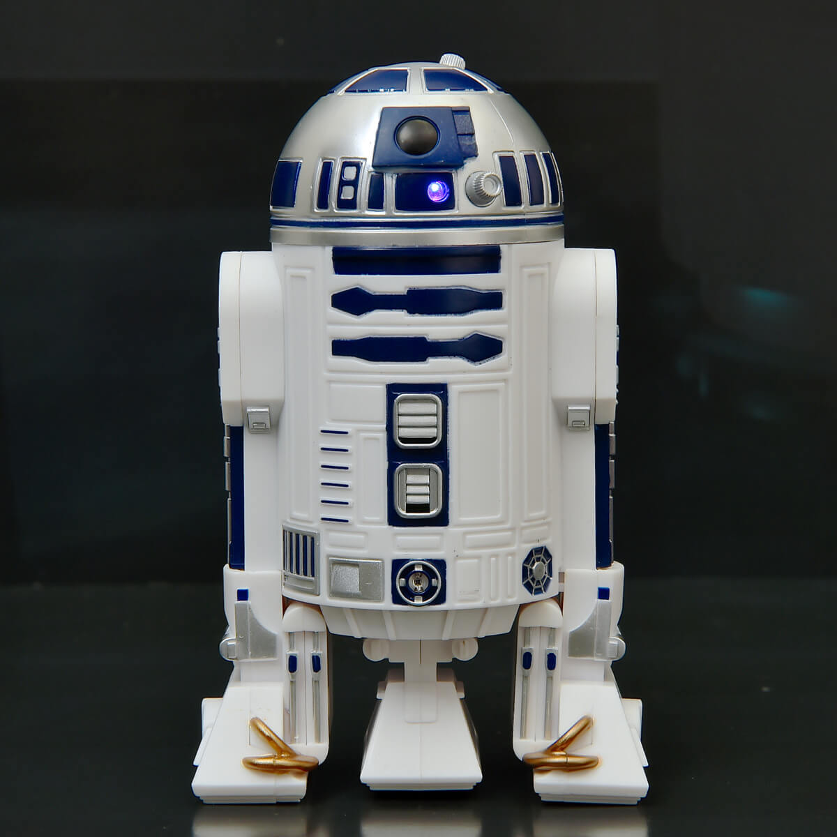 冷蔵庫の中でR2-D2、BB-8がしゃべる！Hamme「STAR WARS/Talking Fridge