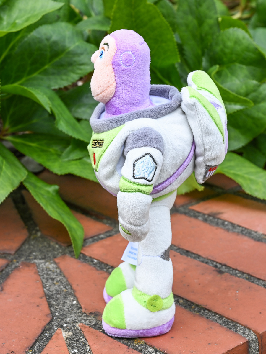 バズ・ライトイヤーの“ぬい撮り”ぬいぐるみ！東京ディズニーリゾート