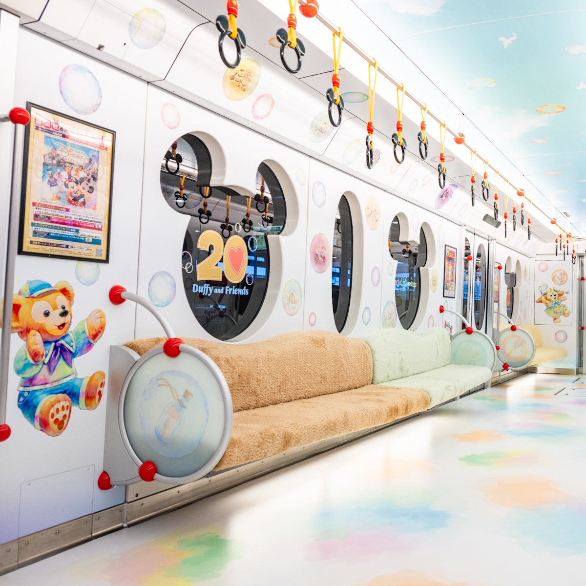 ふわふわカラフルな座席シート！ディズニーリゾートライン「ダッフィー